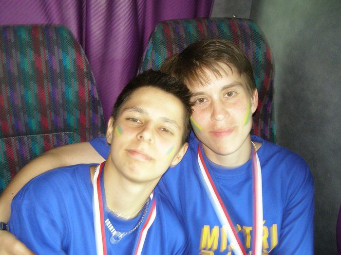 4921A65425388EFCF1020100.jpg